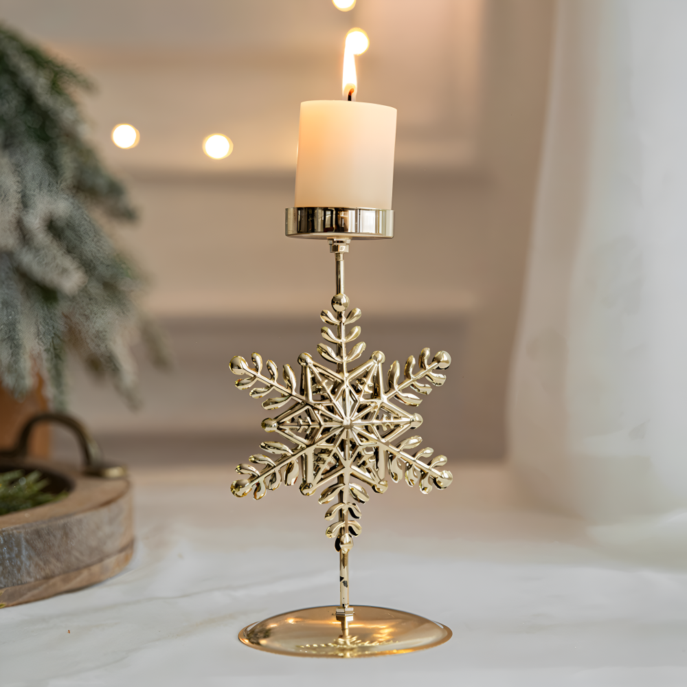 YuletideShine | Vintage gouden kerstkaarsenhouder – Metallic feestelijke decoratie voor thuis en feesttafels