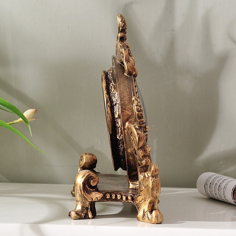 HeritageTick | Antieke decoratieve tafelklok van hars