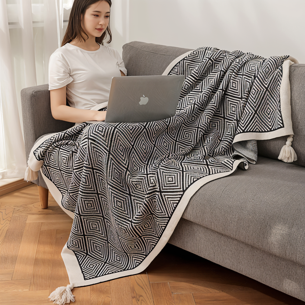 BlanketEdge | Gezellige geometrische weving – zwart-witte polyester plaid voor bank en bed