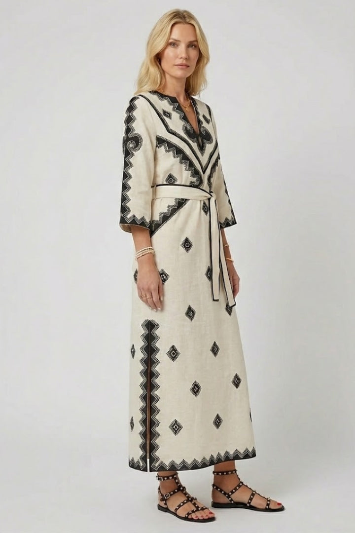 Auri | FlowSpirit kaftanjurk – met borduursels, V-hals en strik in de taille: zomerse maxi-jurk