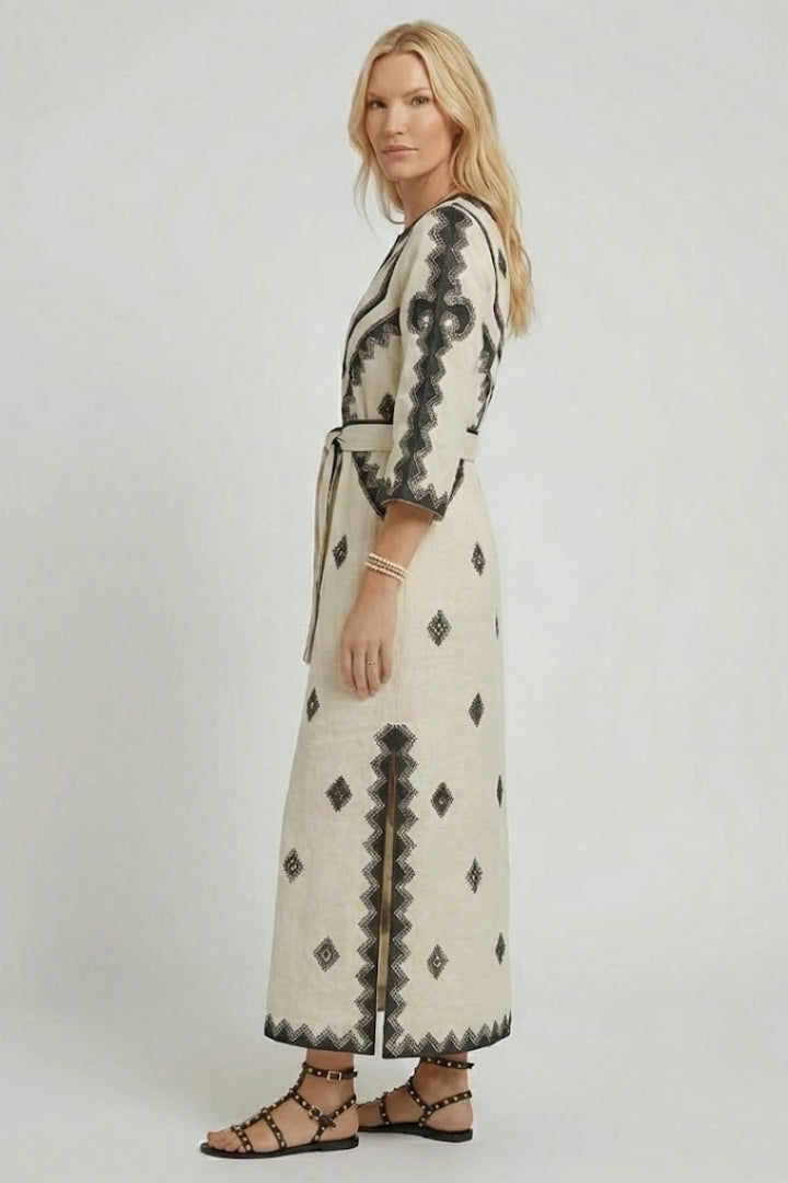Auri | FlowSpirit kaftanjurk – met borduursels, V-hals en strik in de taille: zomerse maxi-jurk