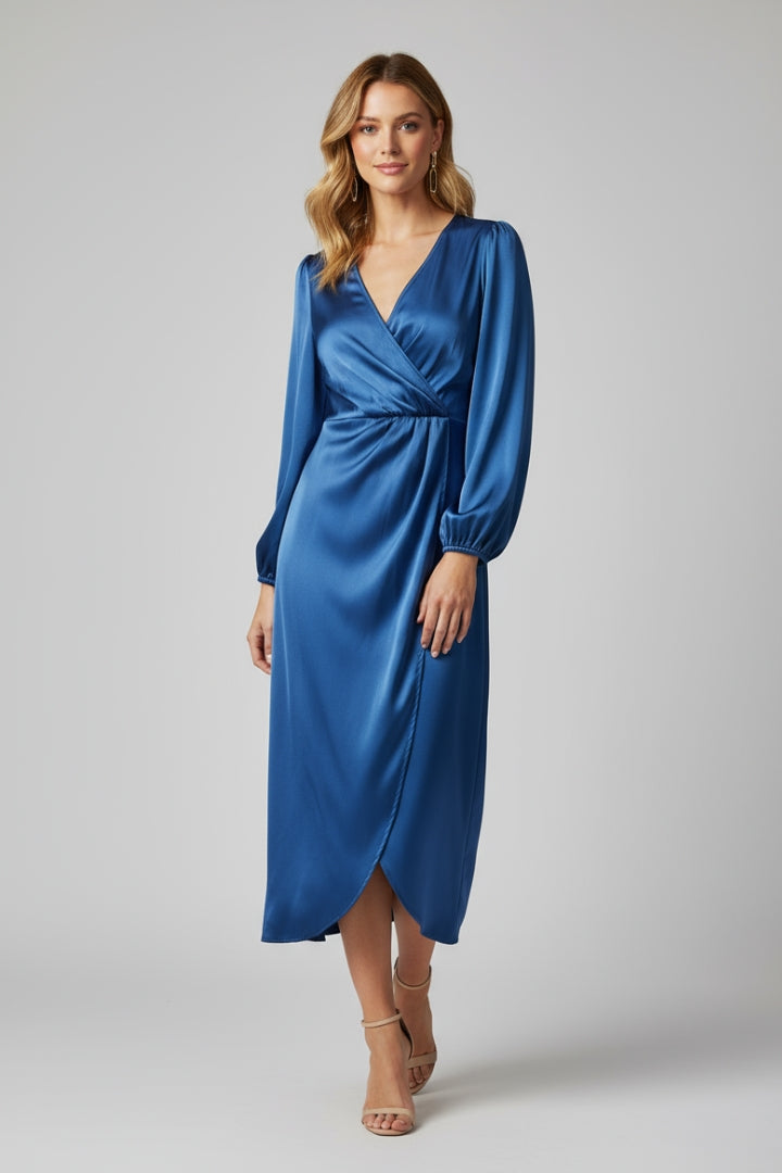 Caia | Midi-jurk met gestroomlijnde elegantie – Diepe V-hals, overslagmodel, lange mouwen