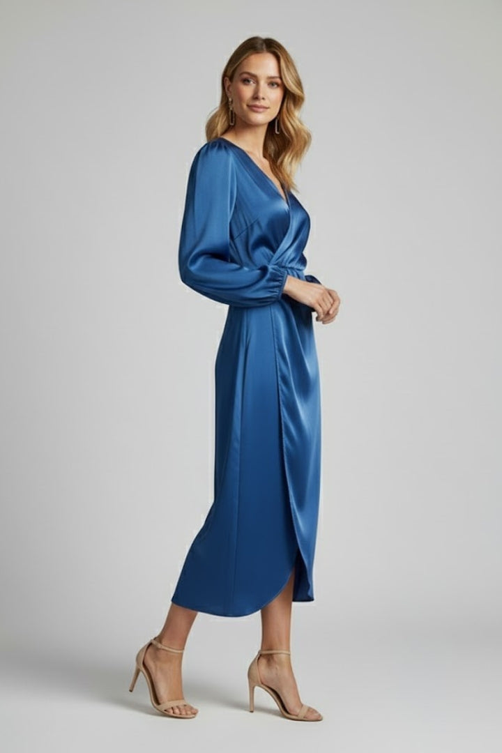 Caia | Midi-jurk met gestroomlijnde elegantie – Diepe V-hals, overslagmodel, lange mouwen