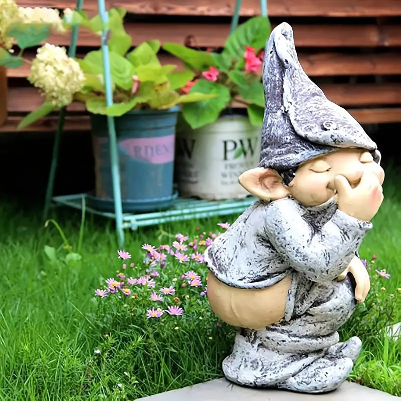 Mischief | Ondeugende tuinkabouterbeeldje, decoratief tuinbeeld voor buiten, grappig ornament
