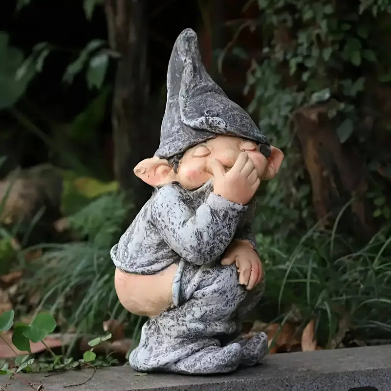 Mischief | Ondeugende tuinkabouterbeeldje, decoratief tuinbeeld voor buiten, grappig ornament