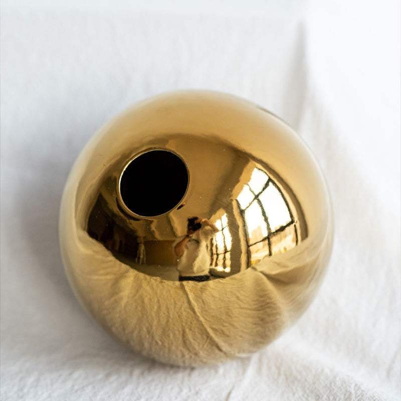 DazzleSphere | Elegante goud vergulde keramische bolvaas