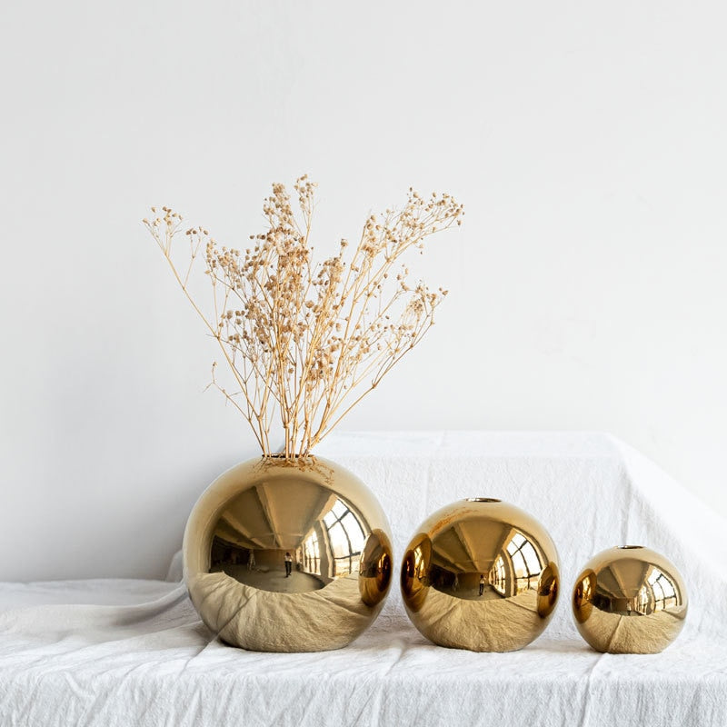 DazzleSphere | Elegante goud vergulde keramische bolvaas