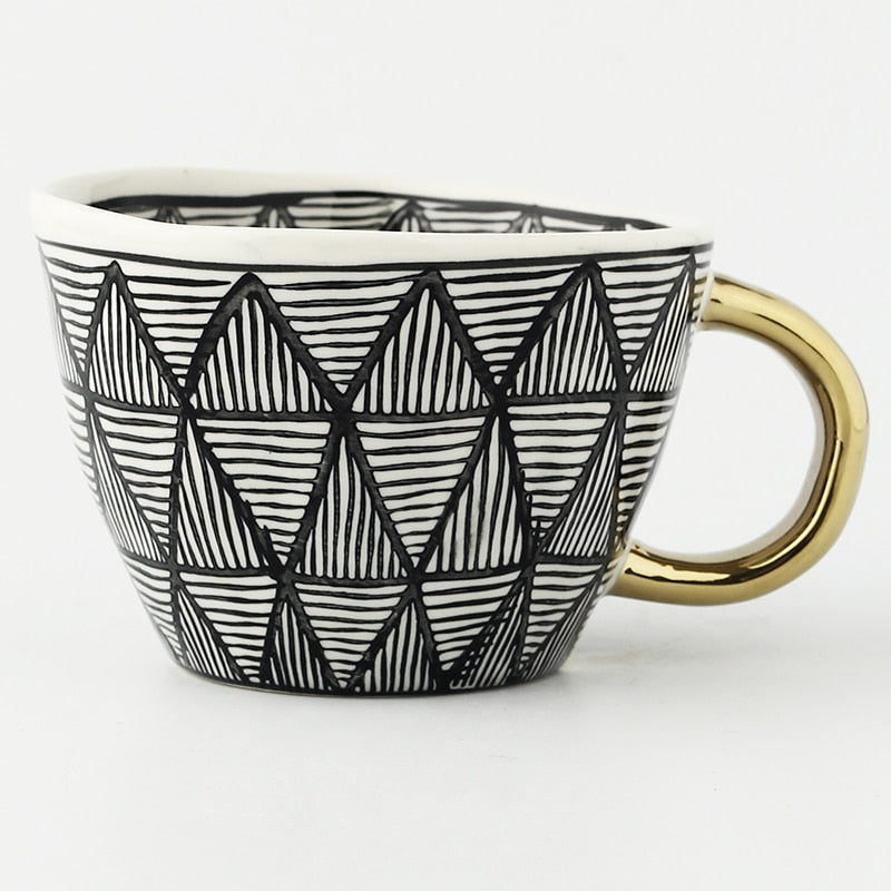 LuxeMug | Geometrisch Patroon Kopje met Gouden Handvat, Elegante Keramische Koffiemok, Luxe Theekopje