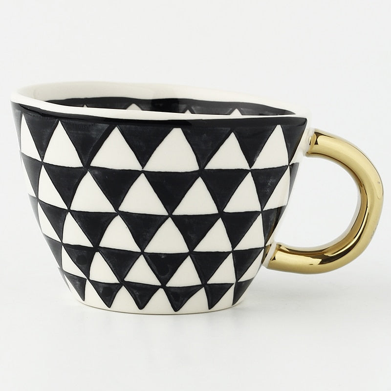 LuxeMug | Geometrisch Patroon Kopje met Gouden Handvat, Elegante Keramische Koffiemok, Luxe Theekopje