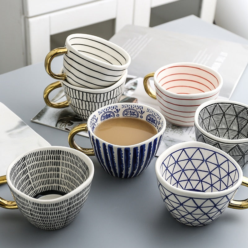 LuxeMug | Geometrisch Patroon Kopje met Gouden Handvat, Elegante Keramische Koffiemok, Luxe Theekopje