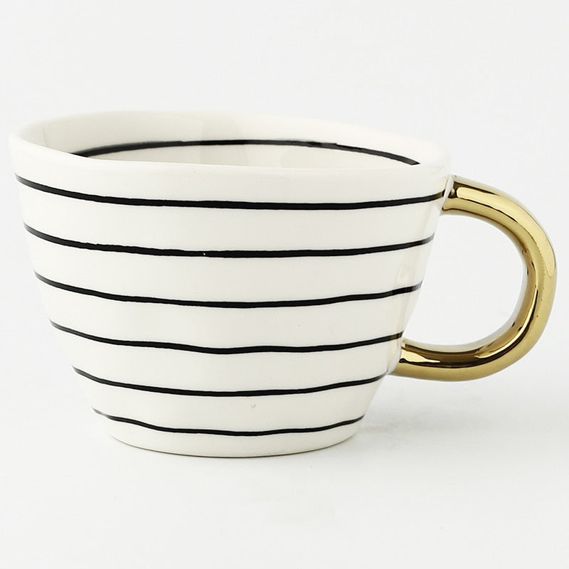 LuxeMug | Geometrisch Patroon Kopje met Gouden Handvat, Elegante Keramische Koffiemok, Luxe Theekopje