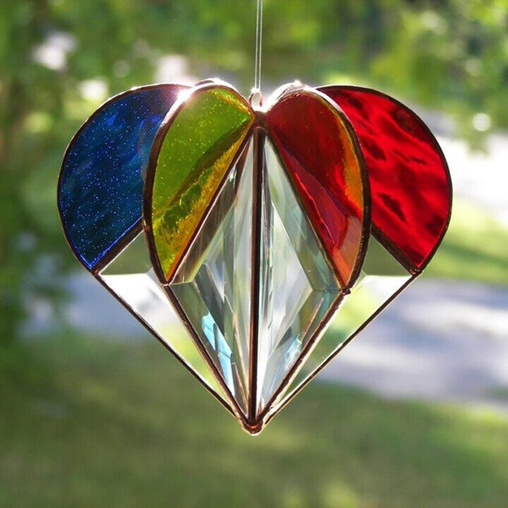 SunHeart | Handgemaakte hartvormige glas-in-lood zonnevanger - kleurrijke raamdecoratie