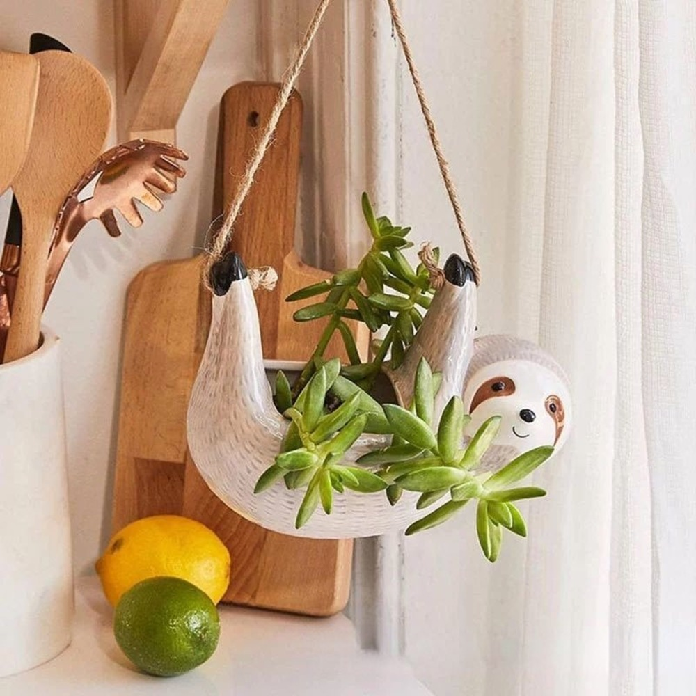 SlumberSprout | Handgemaakte keramische bloempot – schattig luiaardontwerp, hangende plantendecoratie