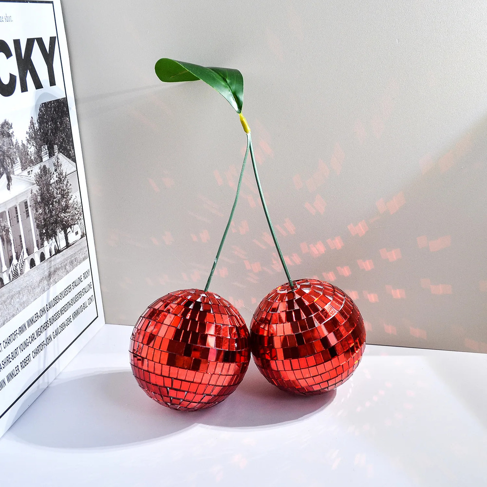 GlowBerry | Handgemaakte kersen disco ball ornamenten – Prachtige decoraties voor podia en feesten
