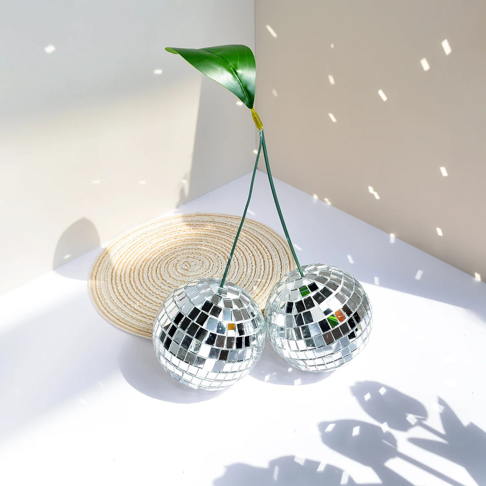 GlowBerry | Handgemaakte kersen disco ball ornamenten – Prachtige decoraties voor podia en feesten
