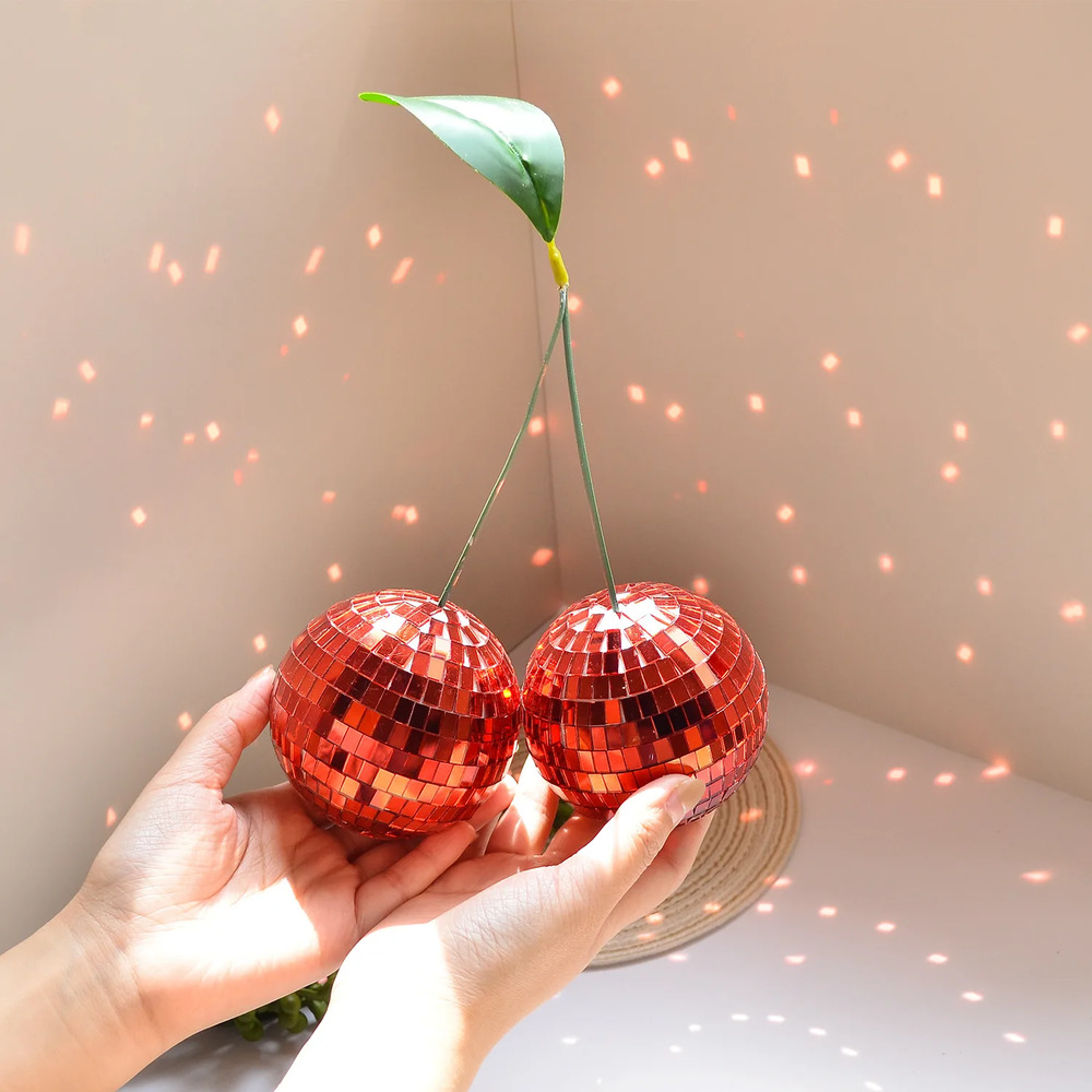 GlowBerry | Handgemaakte kersen disco ball ornamenten – Prachtige decoraties voor podia en feesten