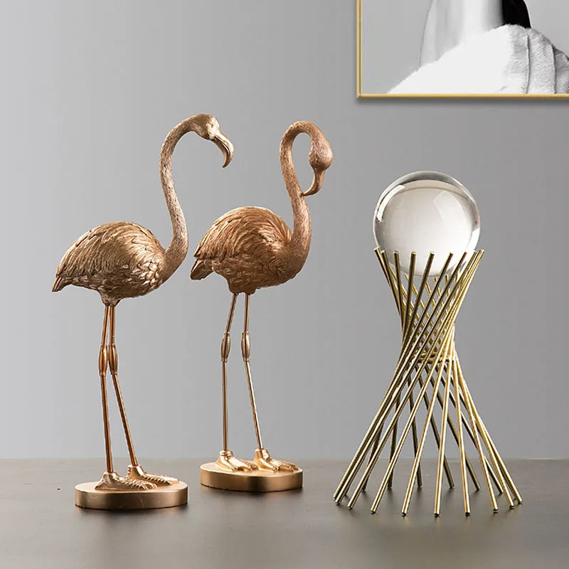 GoldenPlume | Gouden Flamingo Standbeeld - Luxe Tropische Woondecoratie & Elegant Beeldhouwwerk