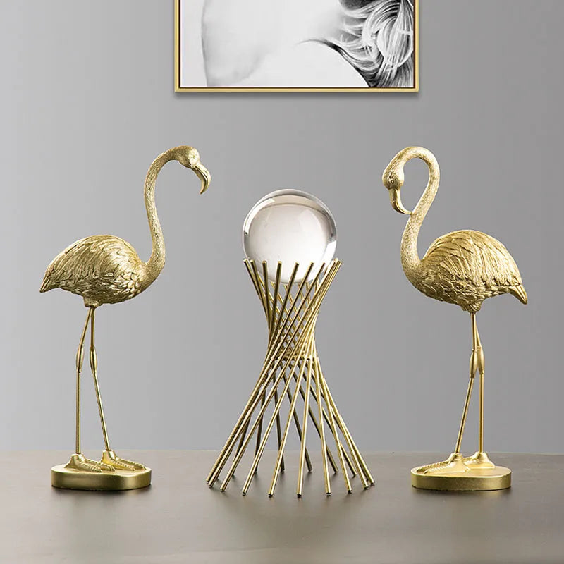 GoldenPlume | Gouden Flamingo Standbeeld - Luxe Tropische Woondecoratie & Elegant Beeldhouwwerk
