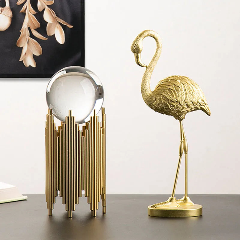 GoldenPlume | Gouden Flamingo Standbeeld - Luxe Tropische Woondecoratie & Elegant Beeldhouwwerk