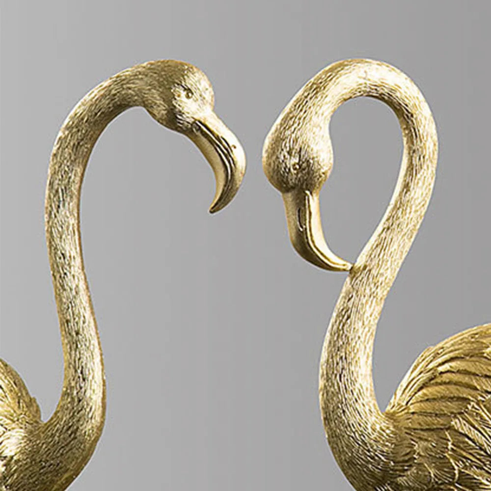 GoldenPlume | Gouden Flamingo Standbeeld - Luxe Tropische Woondecoratie & Elegant Beeldhouwwerk
