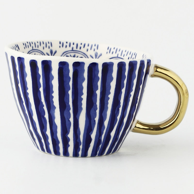 LuxeMug | Geometrisch Patroon Kopje met Gouden Handvat, Elegante Keramische Koffiemok, Luxe Theekopje