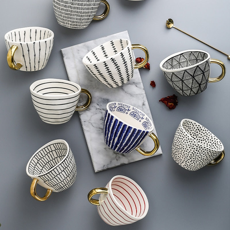 LuxeMug | Geometrisch Patroon Kopje met Gouden Handvat, Elegante Keramische Koffiemok, Luxe Theekopje