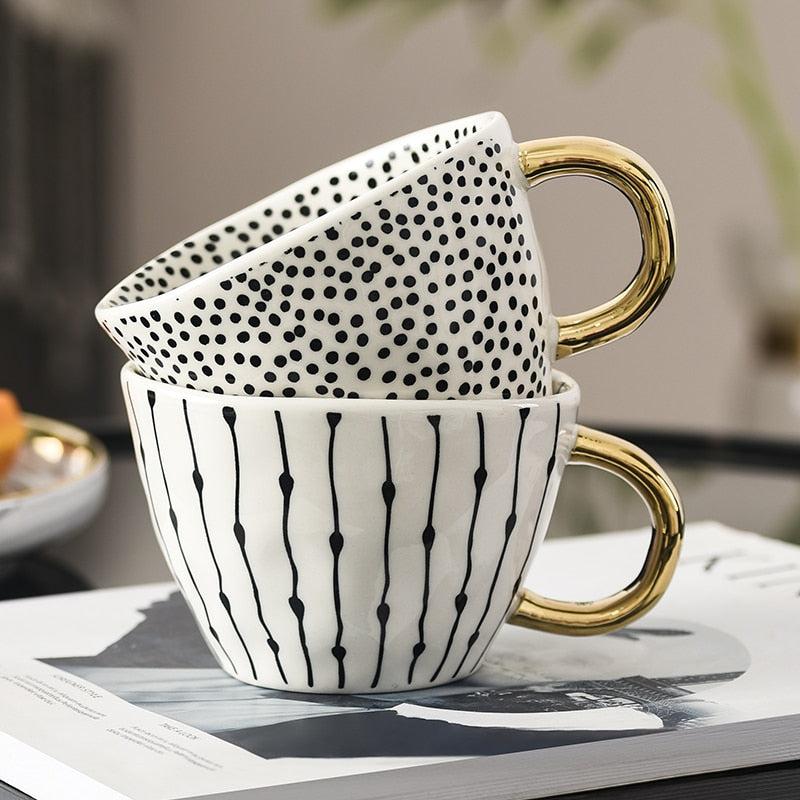 LuxeMug | Geometrisch Patroon Kopje met Gouden Handvat, Elegante Keramische Koffiemok, Luxe Theekopje