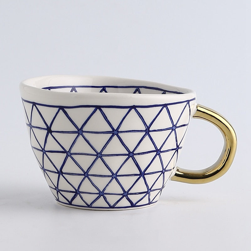 LuxeMug | Geometrisch Patroon Kopje met Gouden Handvat, Elegante Keramische Koffiemok, Luxe Theekopje