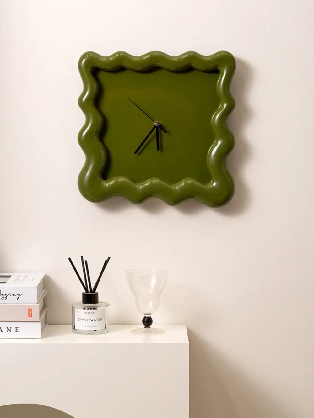 SweetHour | Biscuitvormige wandklok – Crème, uniek ontwerp, moderne decoratieve klok