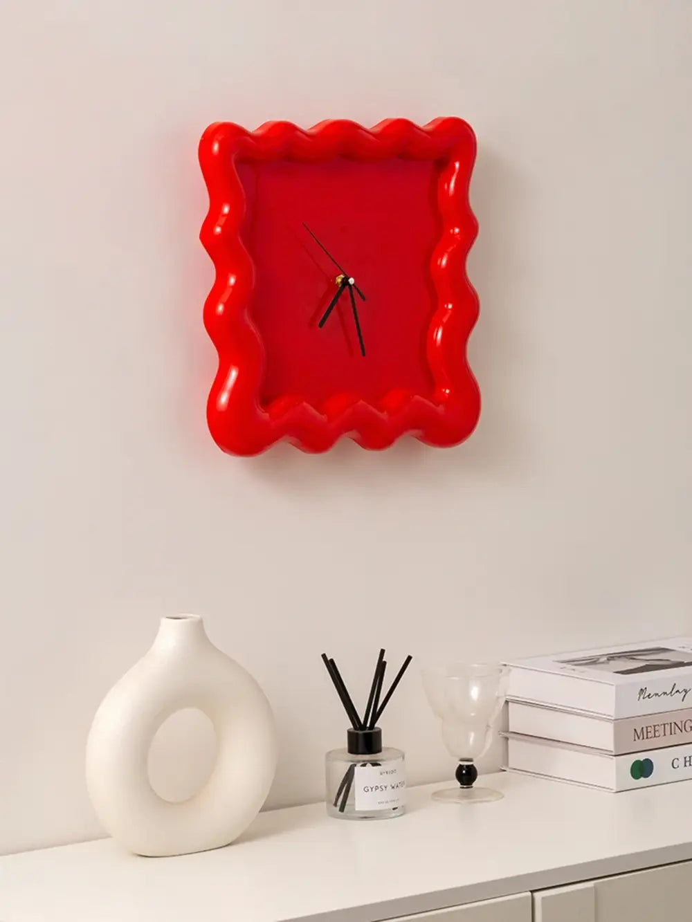 SweetHour | Biscuitvormige wandklok – Crème, uniek ontwerp, moderne decoratieve klok