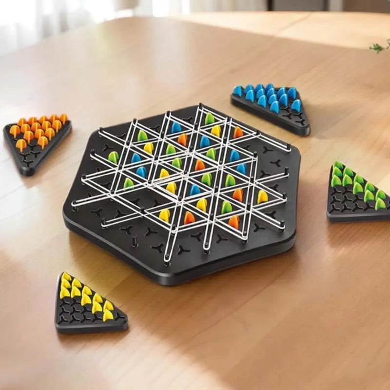 TriChain | Triangle Strategy Game – 2-4 spelers, hersenkrakend bordspel, verbetert je logica