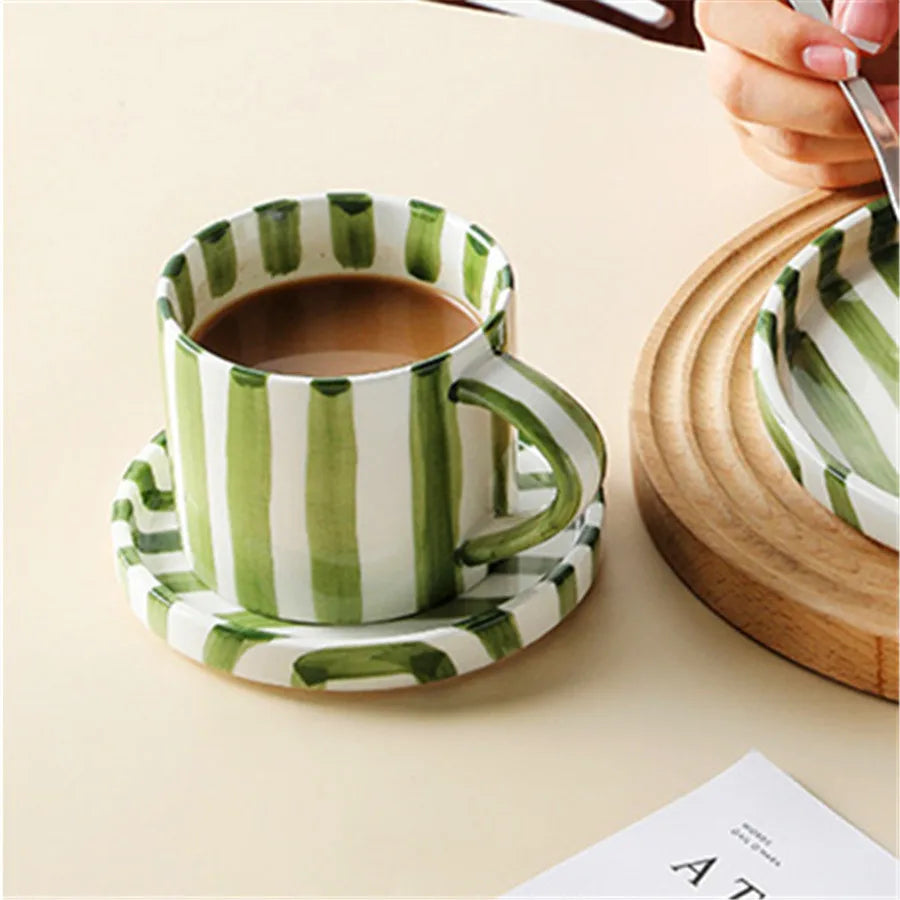 LineaCup | Handgeschilderde gestreepte koffie kop en schotel set – 280 ml keramische mokset met schotel