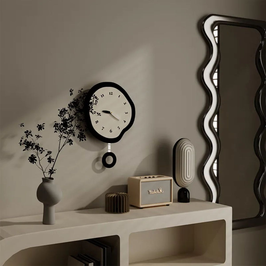 DynaTime | Moderne Abstracte Vervormde Wandklok - Minimalistisch Ontwerp, Stille Beweging