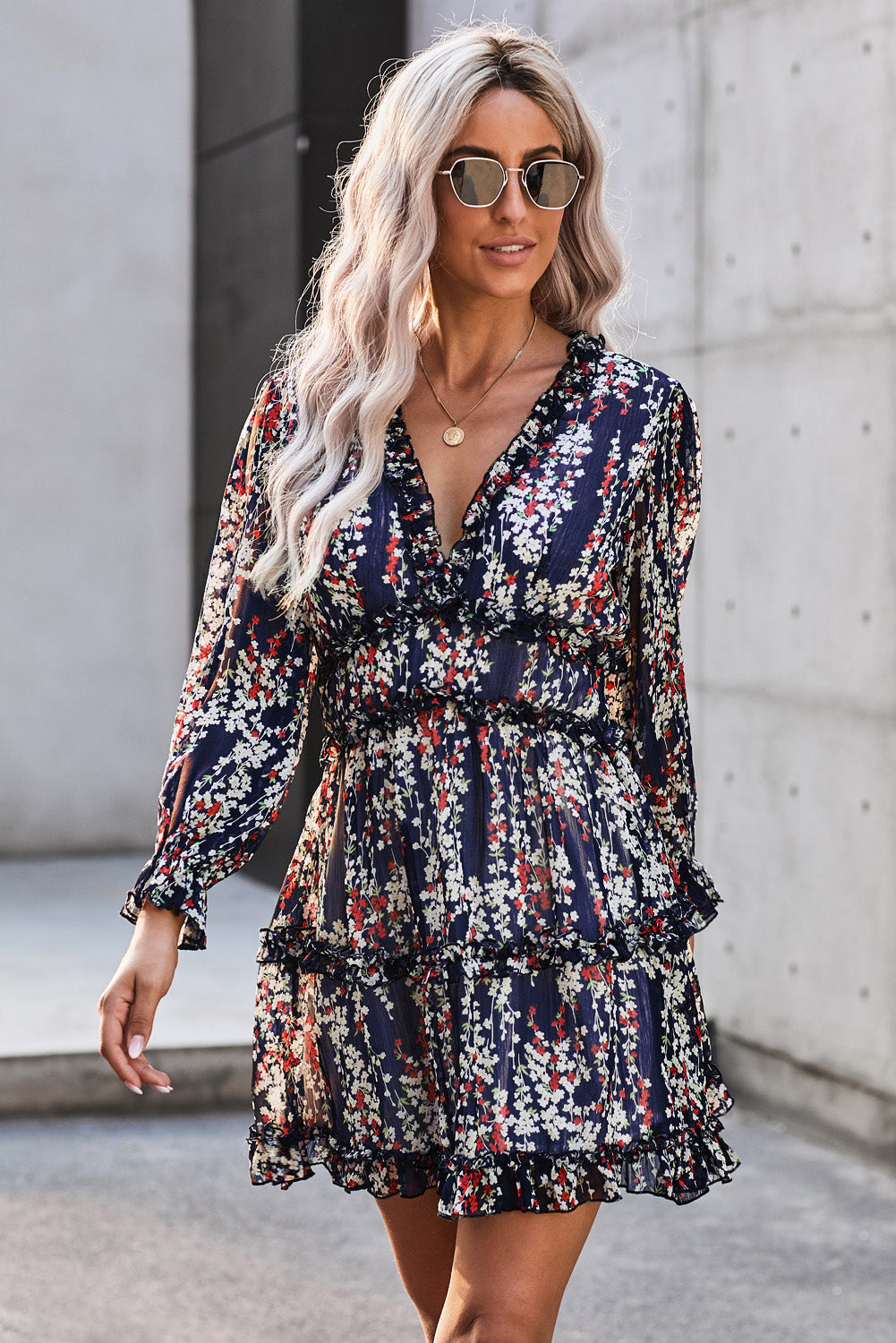 Helyssa | Bloemenprint Mini Jurk met V-Hals, Open Rug & Ruffles – Lichtgewicht Zomer- en Lentejurk