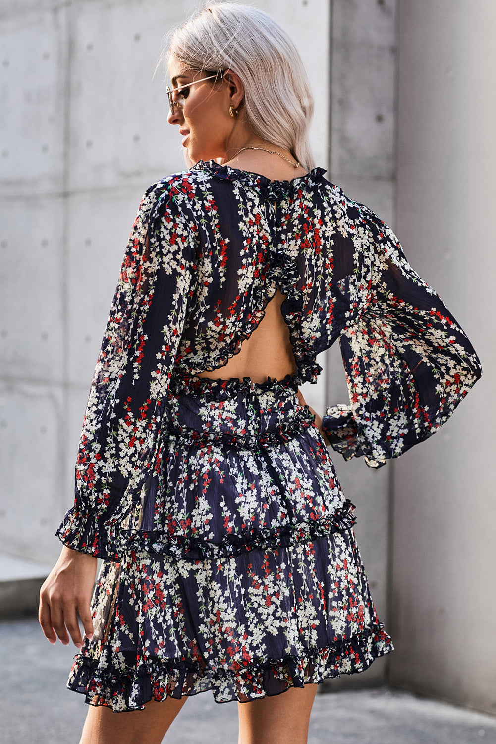 Helyssa | Bloemenprint Mini Jurk met V-Hals, Open Rug & Ruffles – Lichtgewicht Zomer- en Lentejurk