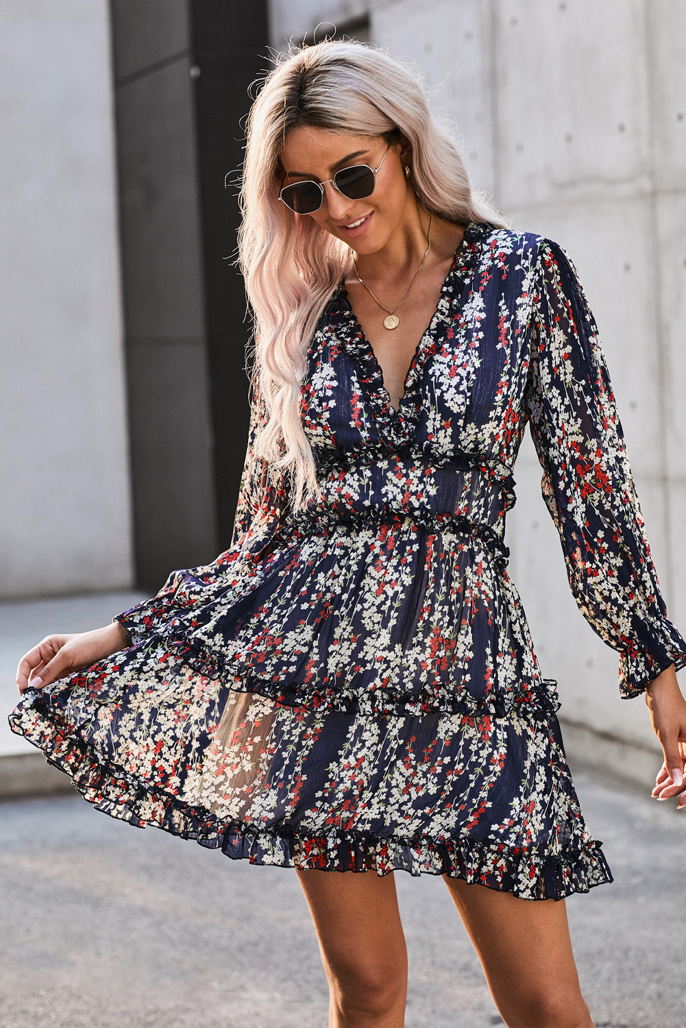 Helyssa | Bloemenprint Mini Jurk met V-Hals, Open Rug & Ruffles – Lichtgewicht Zomer- en Lentejurk