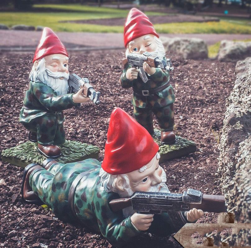 CombatGnome | Militaire tuinkabouter met camouflage-uniform - Uniek Buitendecor