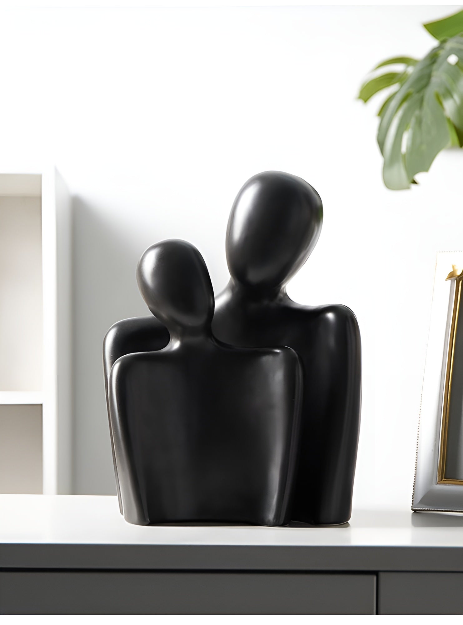 HearthlyLove | Keramisch beeldhouwwerk – Abstract liefdesbeeldje, elegante woondecoratie en cadeau