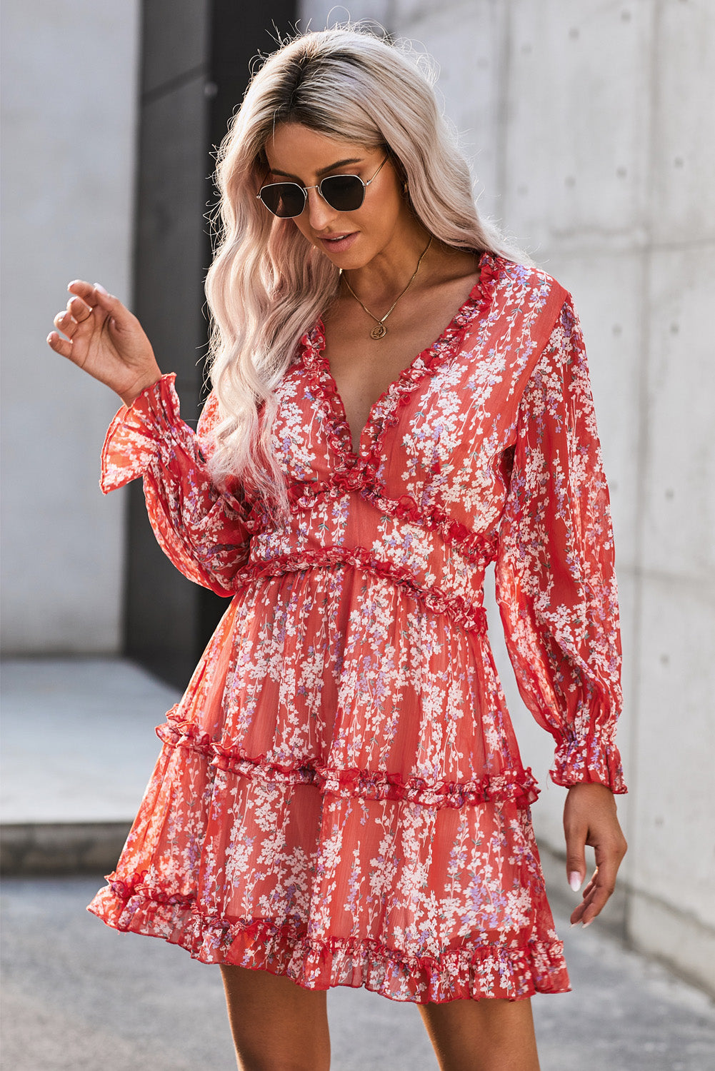 Helyssa | Bloemenprint Mini Jurk met V-Hals, Open Rug & Ruffles – Lichtgewicht Zomer- en Lentejurk