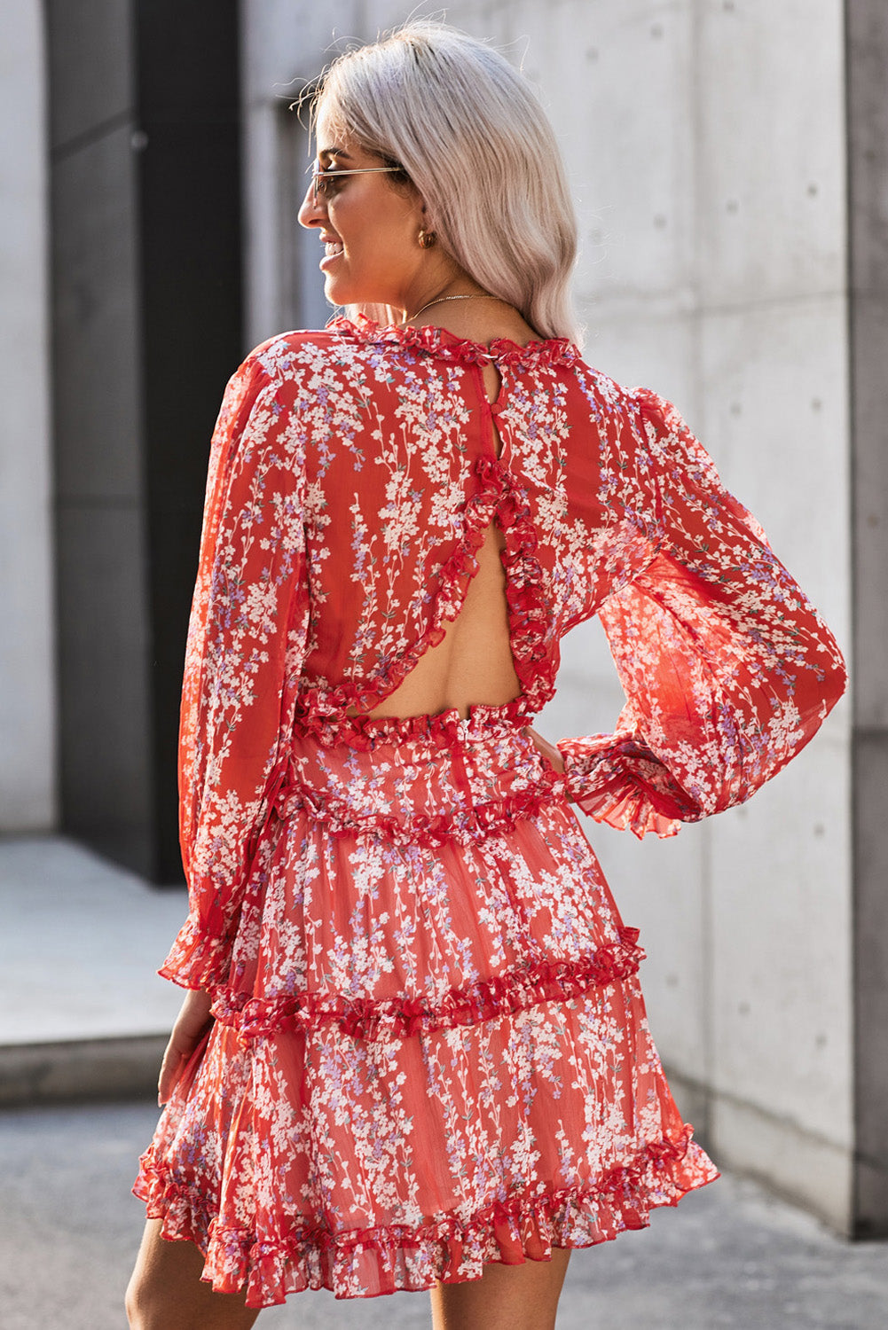 Helyssa | Bloemenprint Mini Jurk met V-Hals, Open Rug & Ruffles – Lichtgewicht Zomer- en Lentejurk