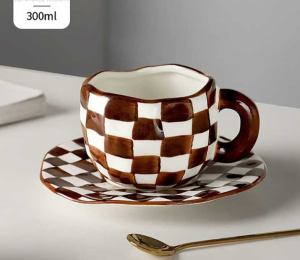 ClassicCheck | Retro Keramische Mok en Schotel Set - Geruit Design