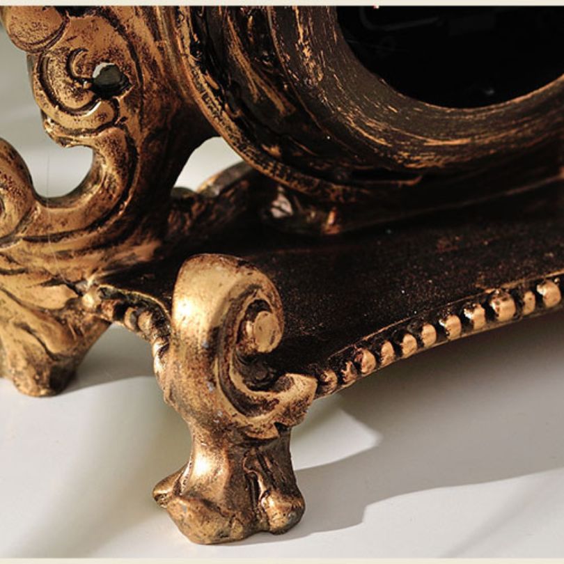 HeritageTick | Antieke decoratieve tafelklok van hars
