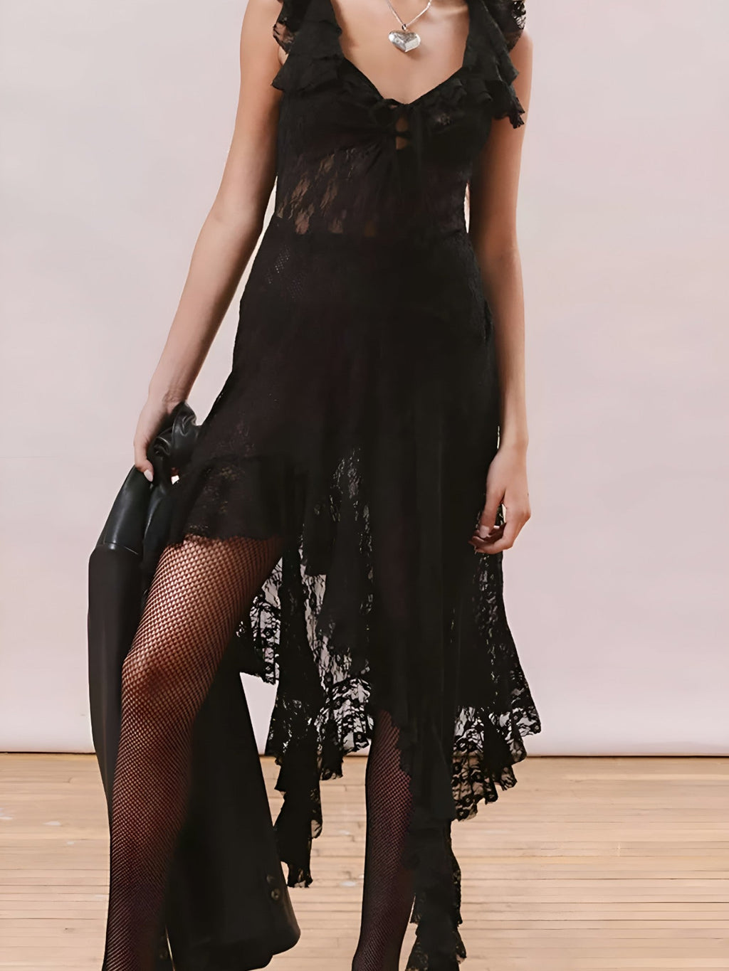 Azelie | Vrouwelijke midi-jurk met kant – Elegante asymmetrische jurk