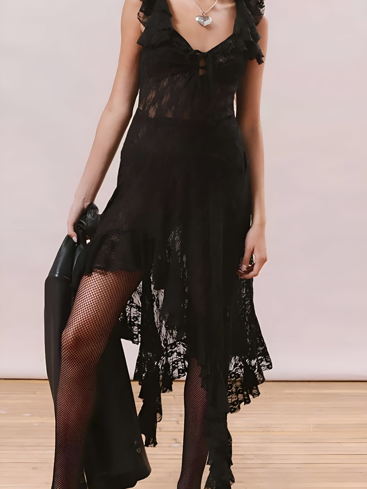 Azelie | Vrouwelijke midi-jurk met kant – Elegante asymmetrische jurk