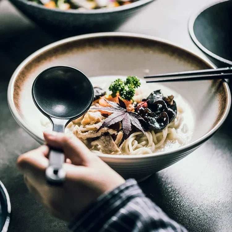 RakuBowl | Handgemaakte Japanse keramische ramenkom – authentieke ambachtelijke afwerking, rustiek steengoed