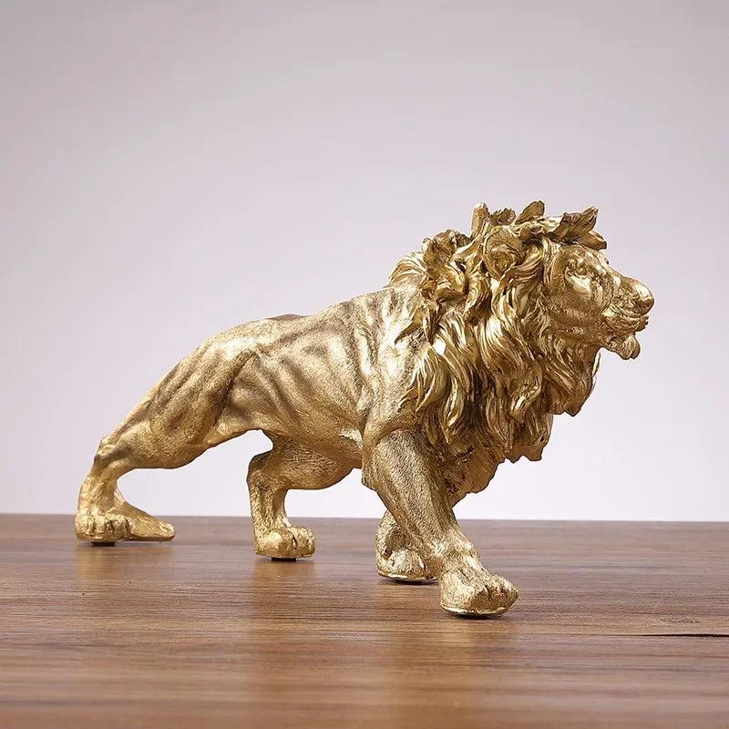 RoyalPride | Gouden leeuw sculptuur - symbool van moed en kracht, decoratieve kunst