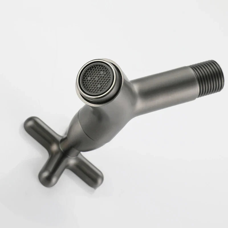 EvoSpout | Messing wandkraan - Klassieke koudwaterkraan voor badkamer en keuken