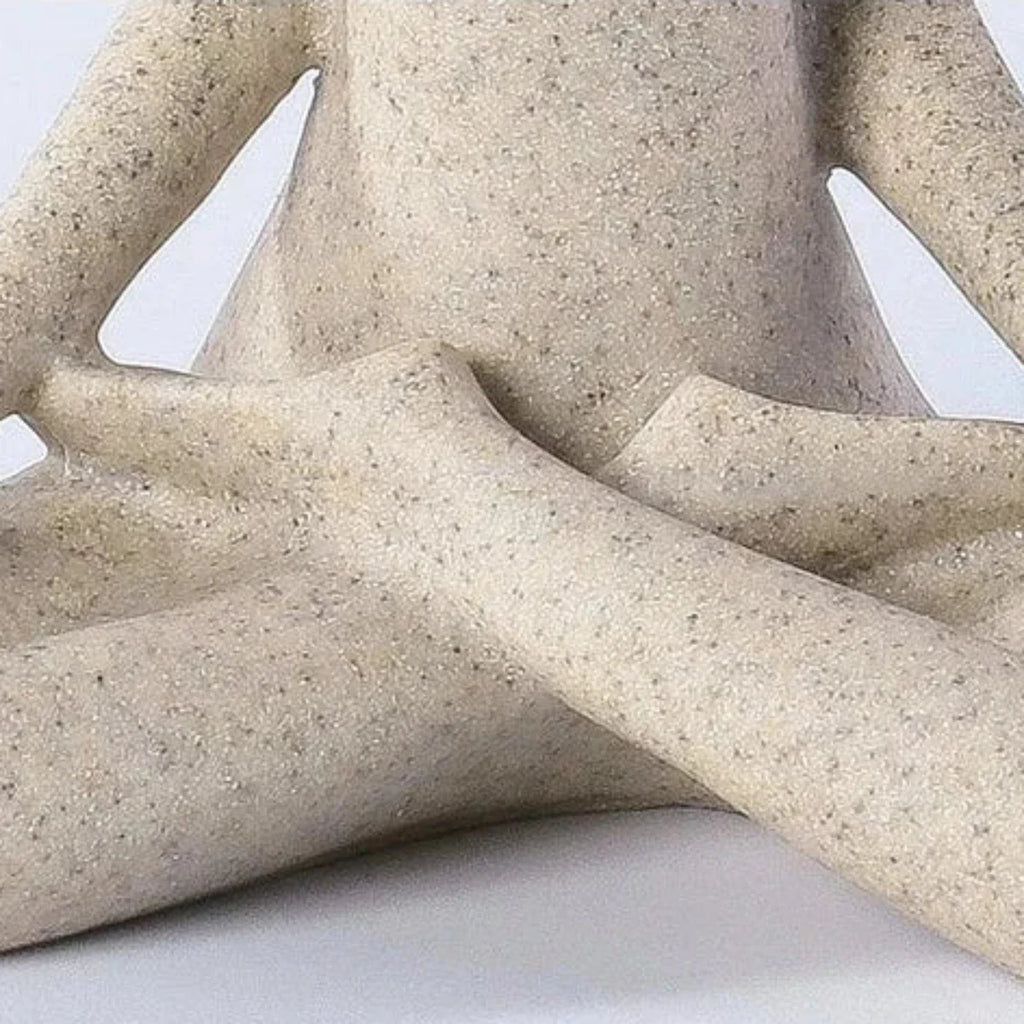 YogaLuxe | Vrouwelijke yogabeeld – Minimalistisch beeldje van hars, serene woondecoratie