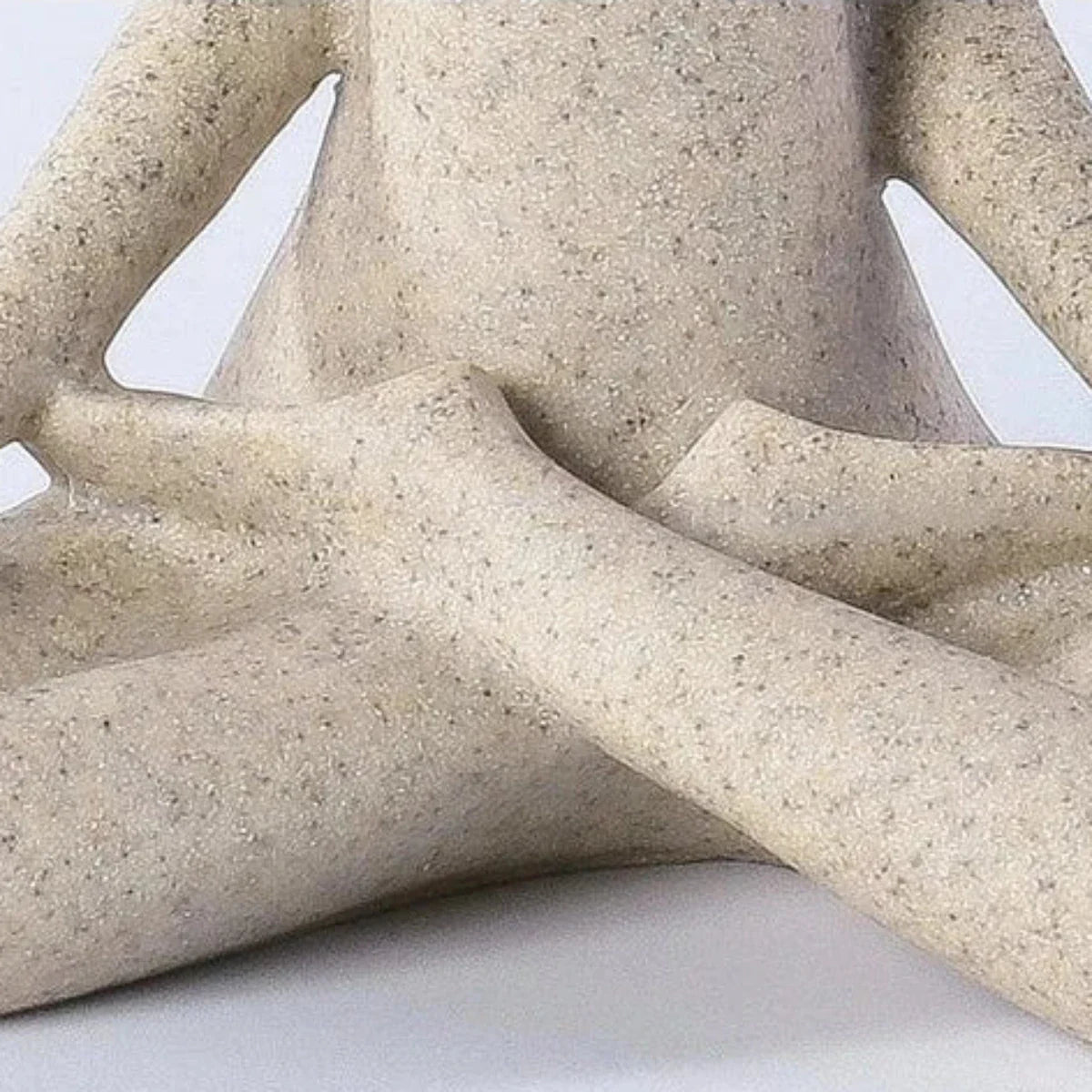 YogaLuxe | Vrouwelijke yogabeeld – Minimalistisch beeldje van hars, serene woondecoratie