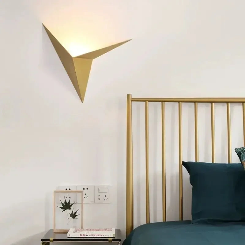 TriLume | Moderne Driehoekige Wandlamp - Creatief LED Licht voor Eigentijdse Woninginrichting